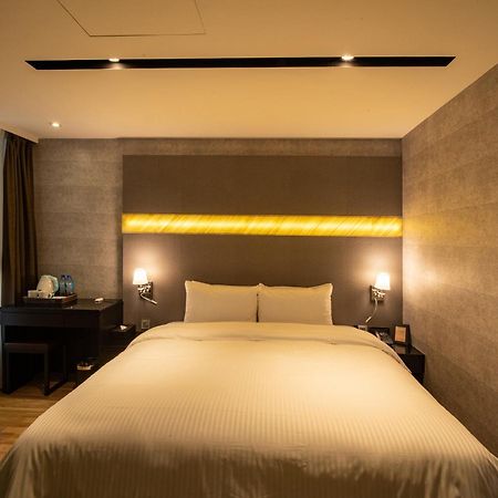 Fengjia Hotel Bell Taichung Exterior photo