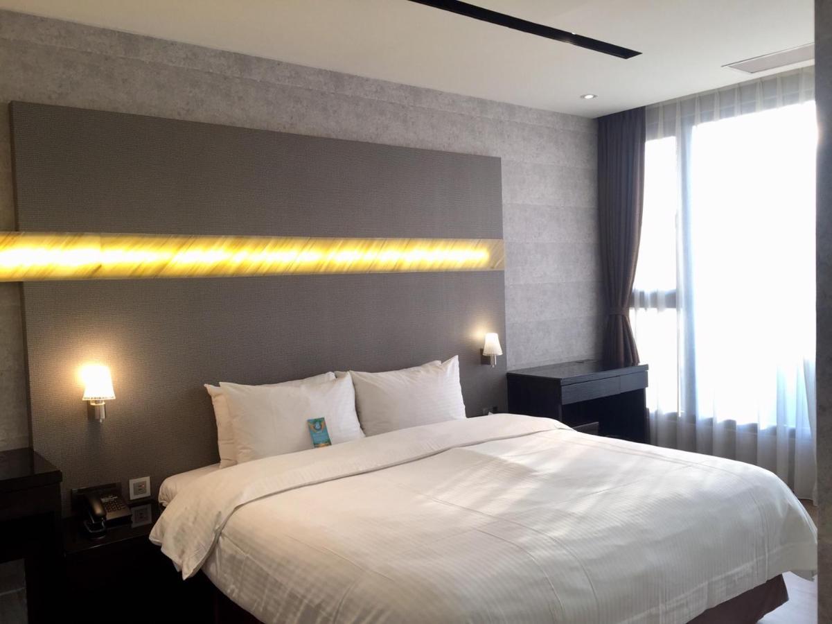 Fengjia Hotel Bell Taichung Exterior photo