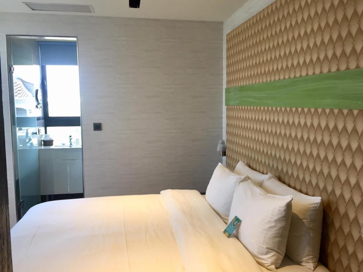 Fengjia Hotel Bell Taichung Exterior photo