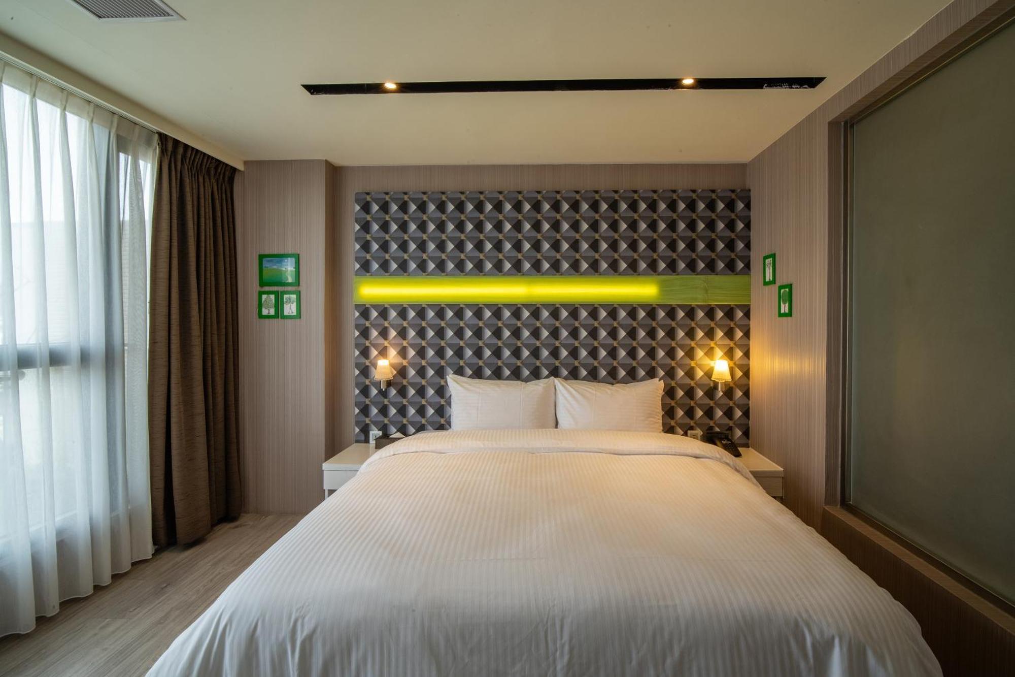 Fengjia Hotel Bell Taichung Exterior photo