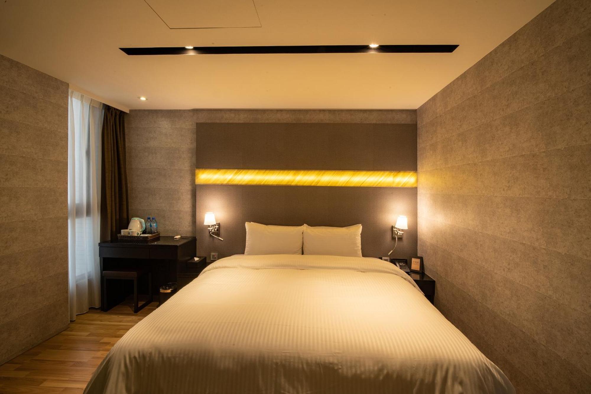 Fengjia Hotel Bell Taichung Exterior photo